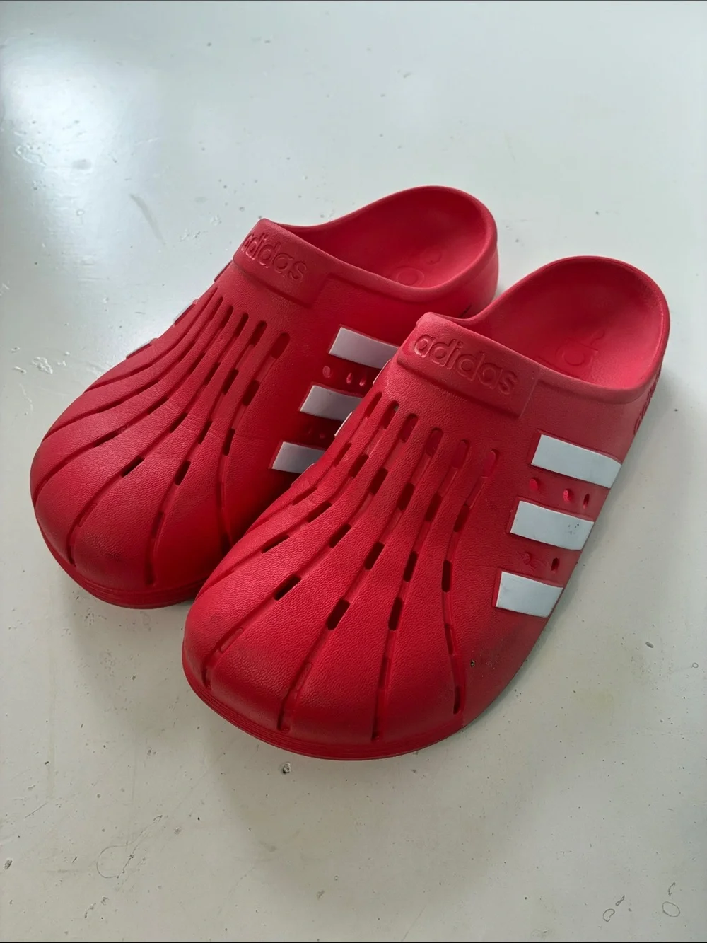 Adidas Men’s Sz 11 Red White Striped Rubber Slip On Sandals
